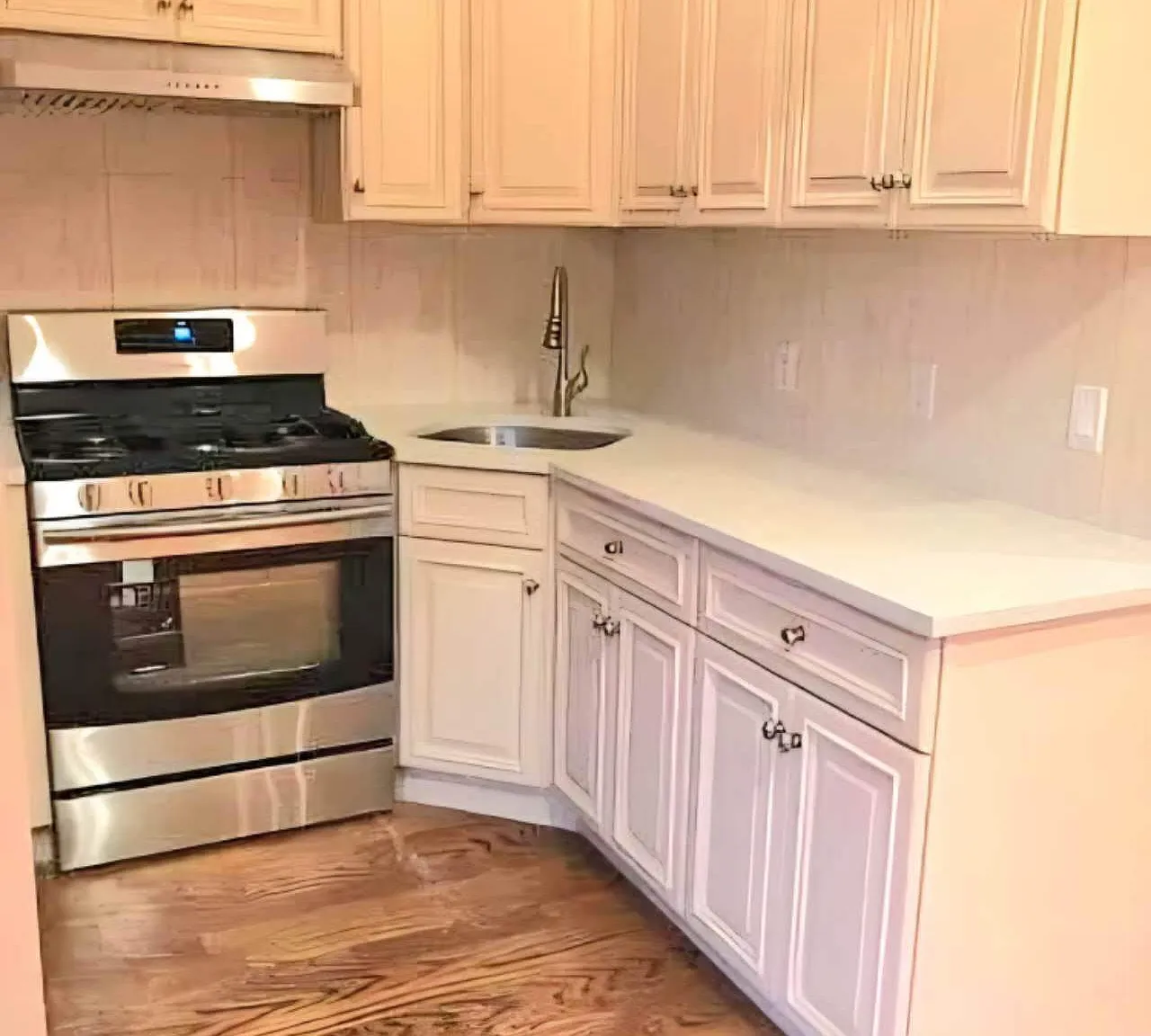 3 bed, 1200 sqft, $2,900 — Photo 3