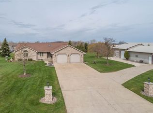 426 S Ronsman Rd, Green Bay, WI 54311