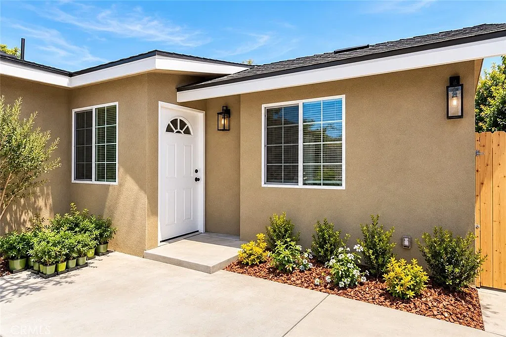 3 bed, 1652 sqft, $3,175 — Photo 1