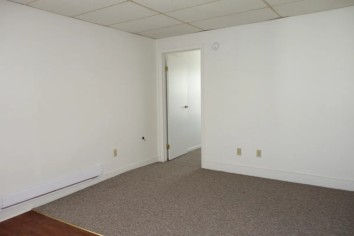 Building Photo - 260 W 8th St #2