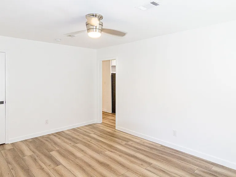 545 Oakview Rd — Photo 10