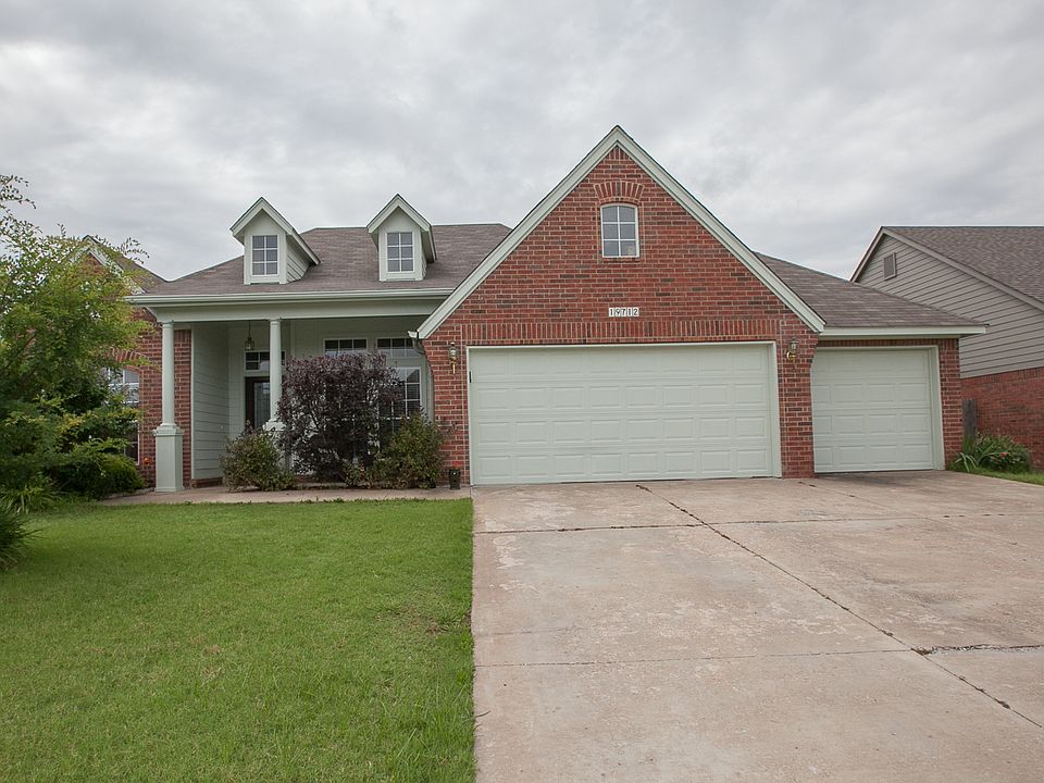 Great looking home, Fresh exterior paint, Full brick