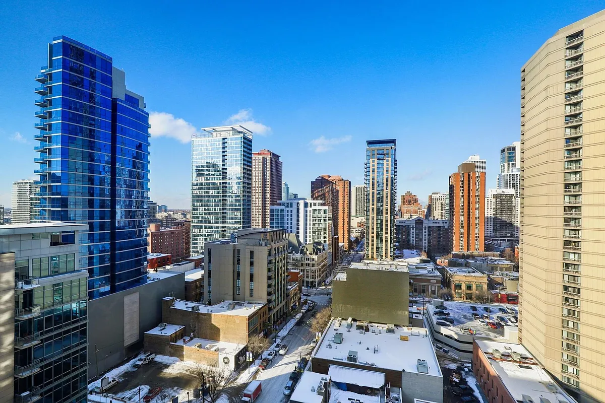 Building Photo - 70 W Huron St #1702