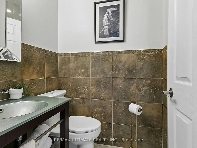 1135 Royal York Rd #501 — Photo 11