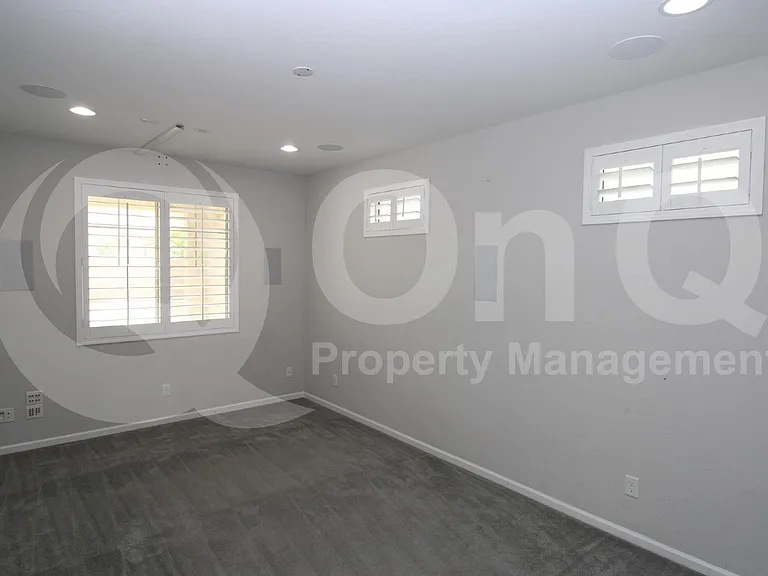 275 E Honeysuckle Pl — Photo 10