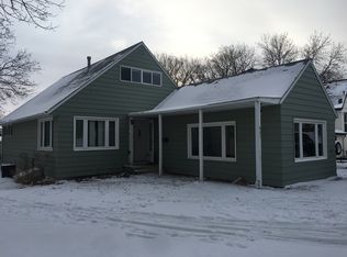 821 10th Ave NW, Minot, ND 58703