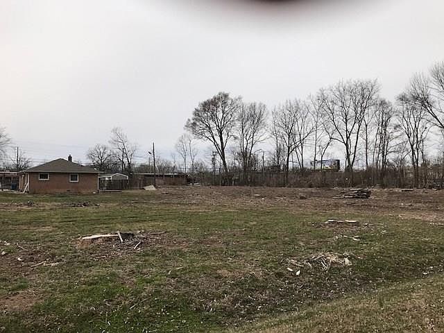 2nd image of 2400 E 72nd St