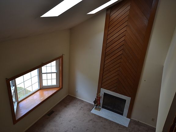 4th image of 341 Peach Dr