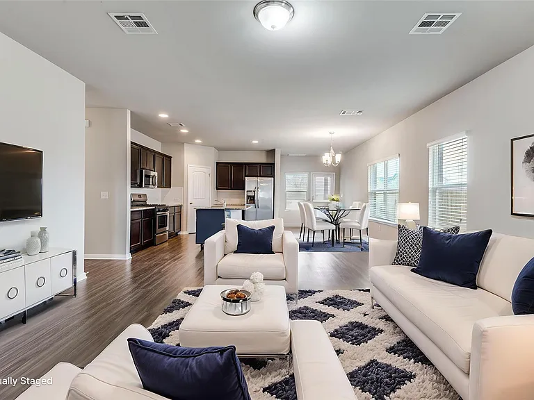 348 Shiner Ln — Photo 2