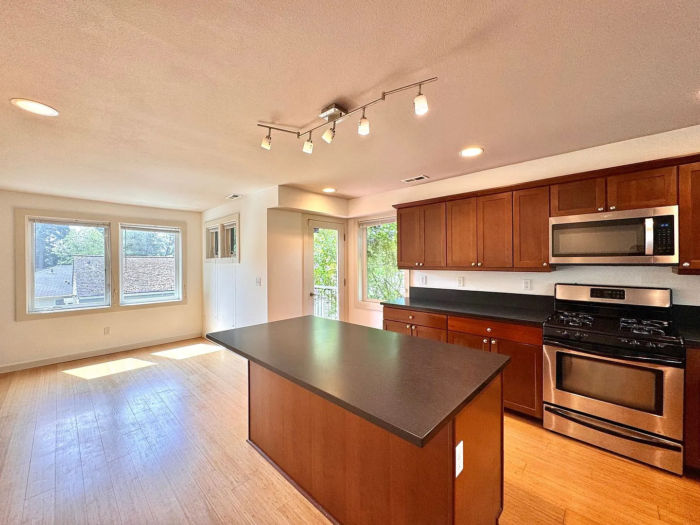Convenient Northgate 3B Townhome — Photo 3