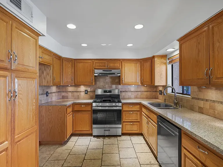 9000 Vanalden Ave #127 — Photo 37