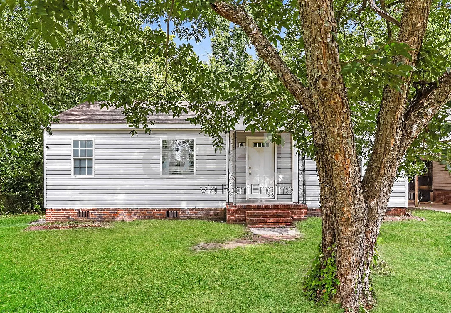 3 bed, 1.0 bath, 1025 sqft, $1,380 — Photo 1