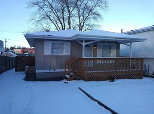 206 Geneva Ter, Round Lake Beach, IL 60073