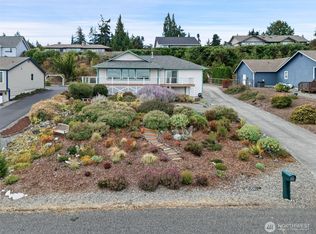 220 Moonlight Dr, Sequim, WA 98382