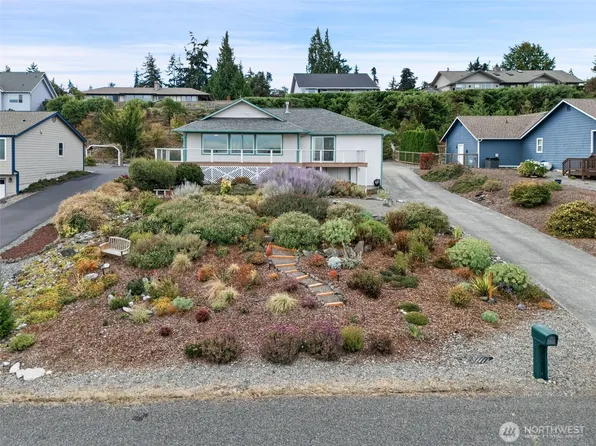 220 Moonlight Drive, Sequim, WA 98382
