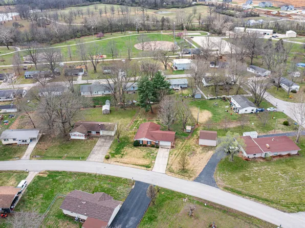 231 Midland Dr, Wright City, MO 63390