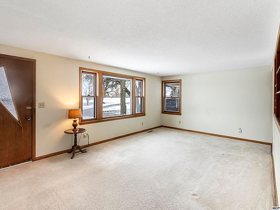 4th image of 19207 Spruce Ave
