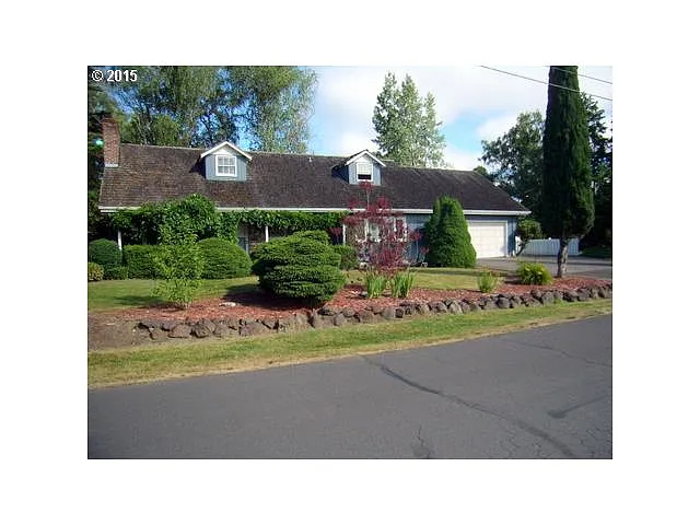 795 NE 6th Ave photo 1