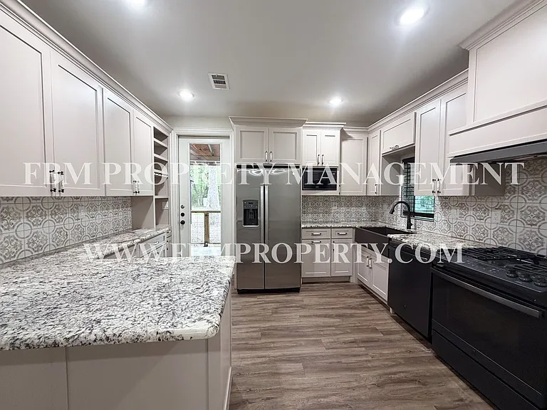 338 Post Oak Dr — Photo 12