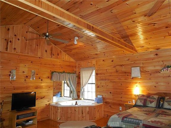 5th image of 594 Woodland Cir
