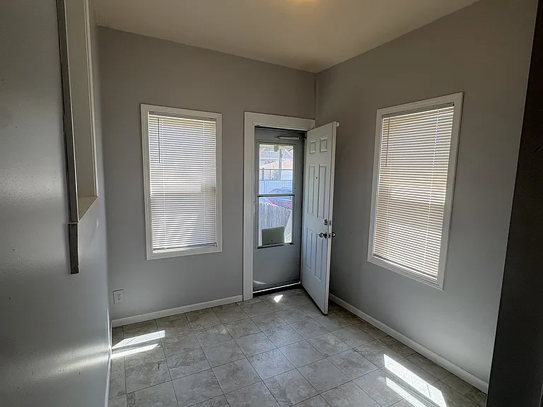 7607 S Wolcott Ave — Photo 12