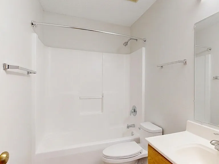 Bathroom: Upper Level