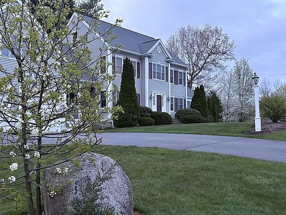 4th image of 49 Lantern Ln