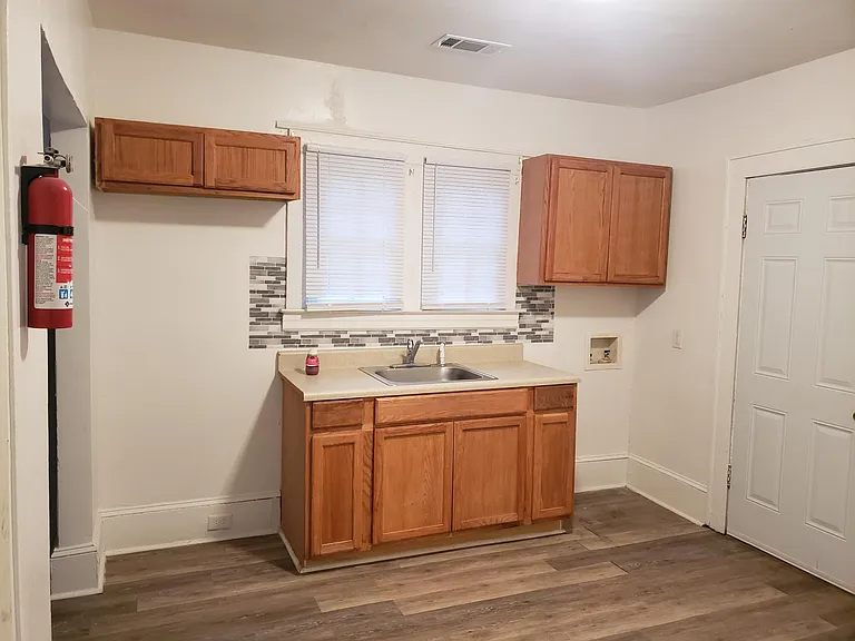 1119 Cedrow Dr — Photo 12