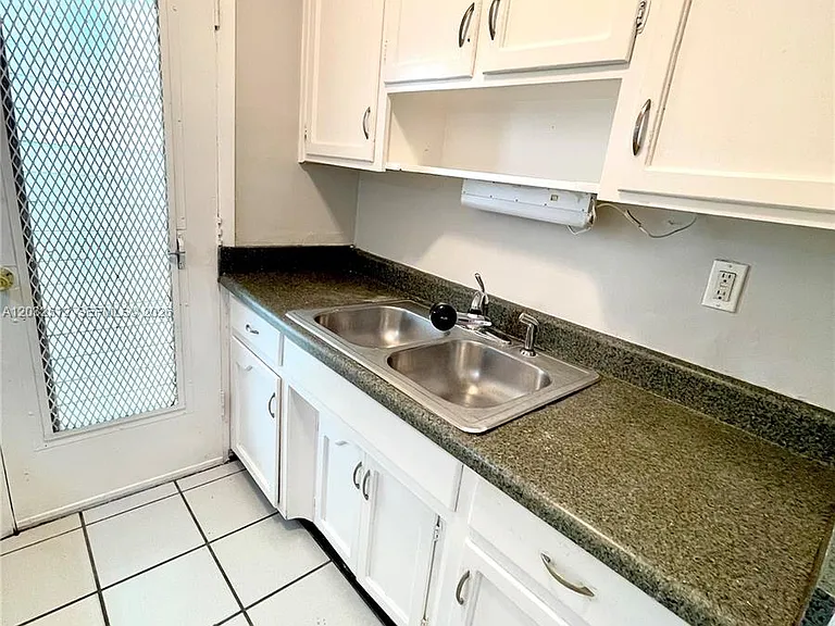 825 Euclid Ave #9 — Photo 7