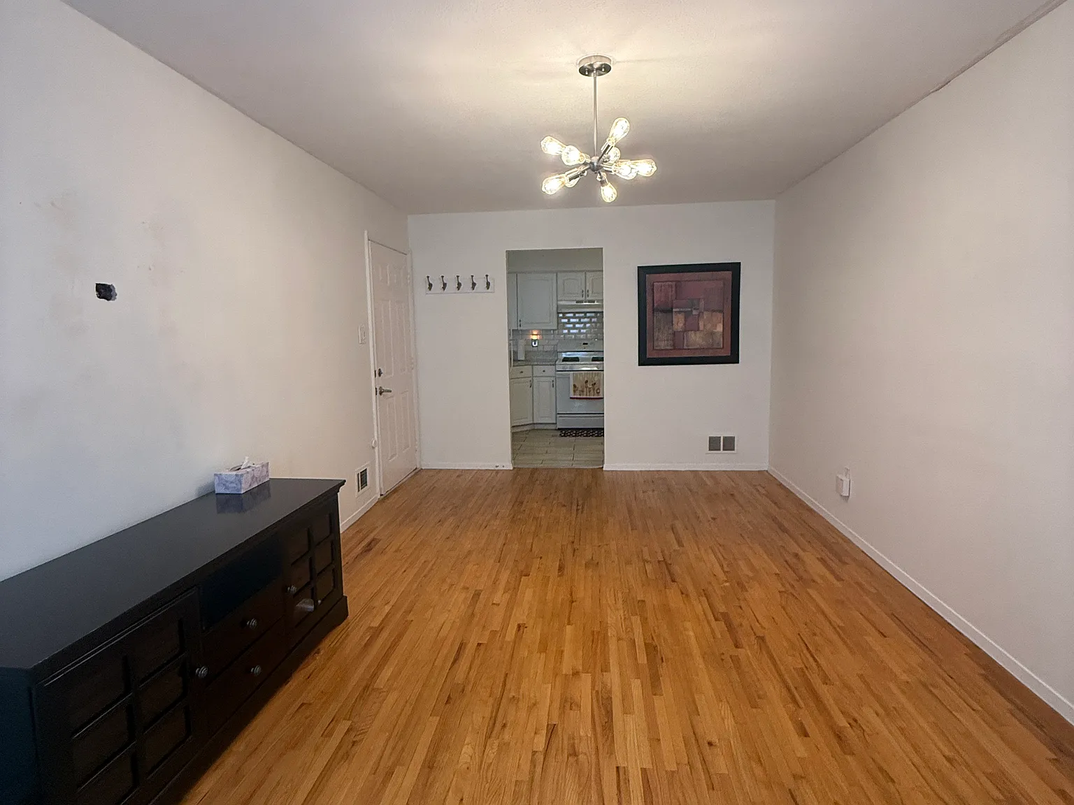 1 bed, 700 sqft, $1,800 — Photo 2