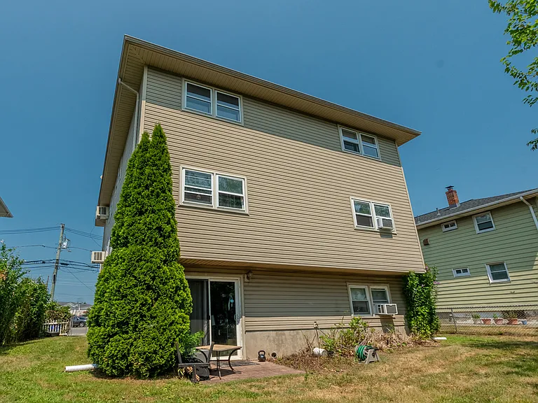 430 Sylvan St #1 — Photo 20