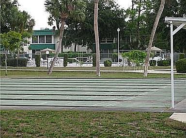 Shuffle board court