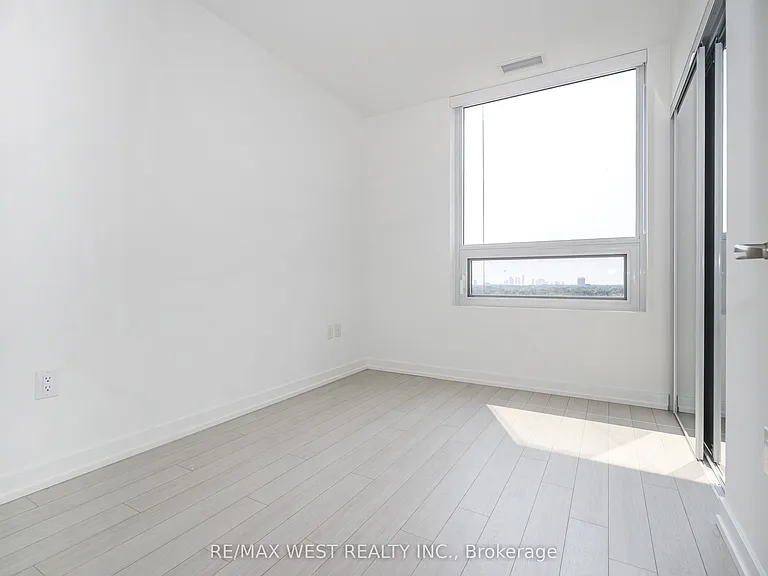 4010 Eglinton Ave W #815 — Photo 11