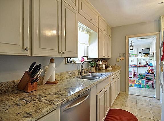 4th image of 5527 Glenwick Ln