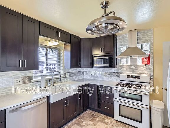 4th image of 3267 Ivanhoe St
