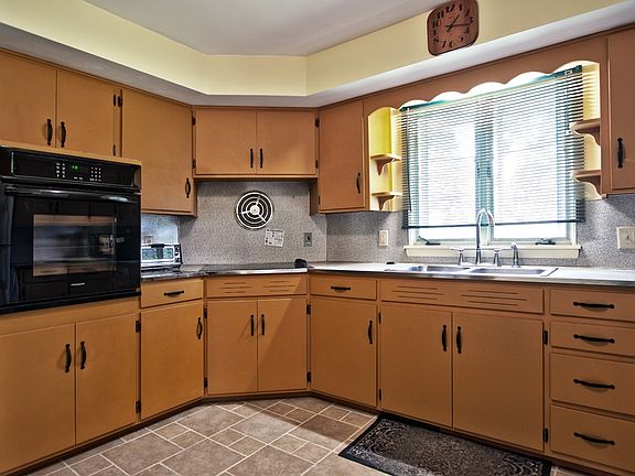 3rd image of 2115 Aurora Ave