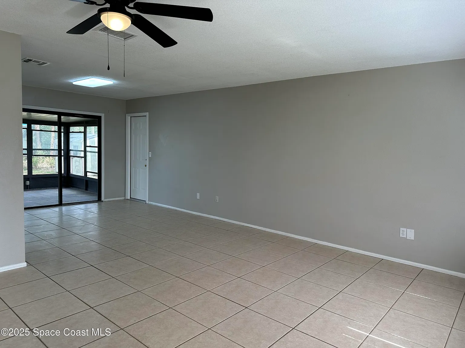 2 bed, 1.0 bath, 900 sqft, $1,600 — Photo 3
