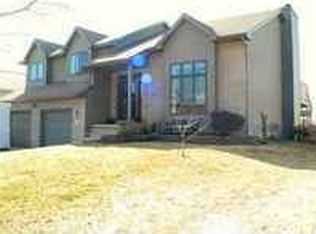 852 Edgemore Dr, Sun Prairie, WI 53590