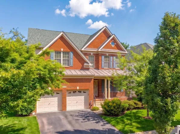 25209 Eisenhower Dr, Chantilly, VA 20152