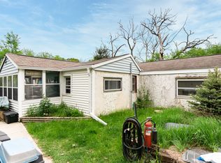 318 N Sawyer Rd, Oconomowoc, WI 53066