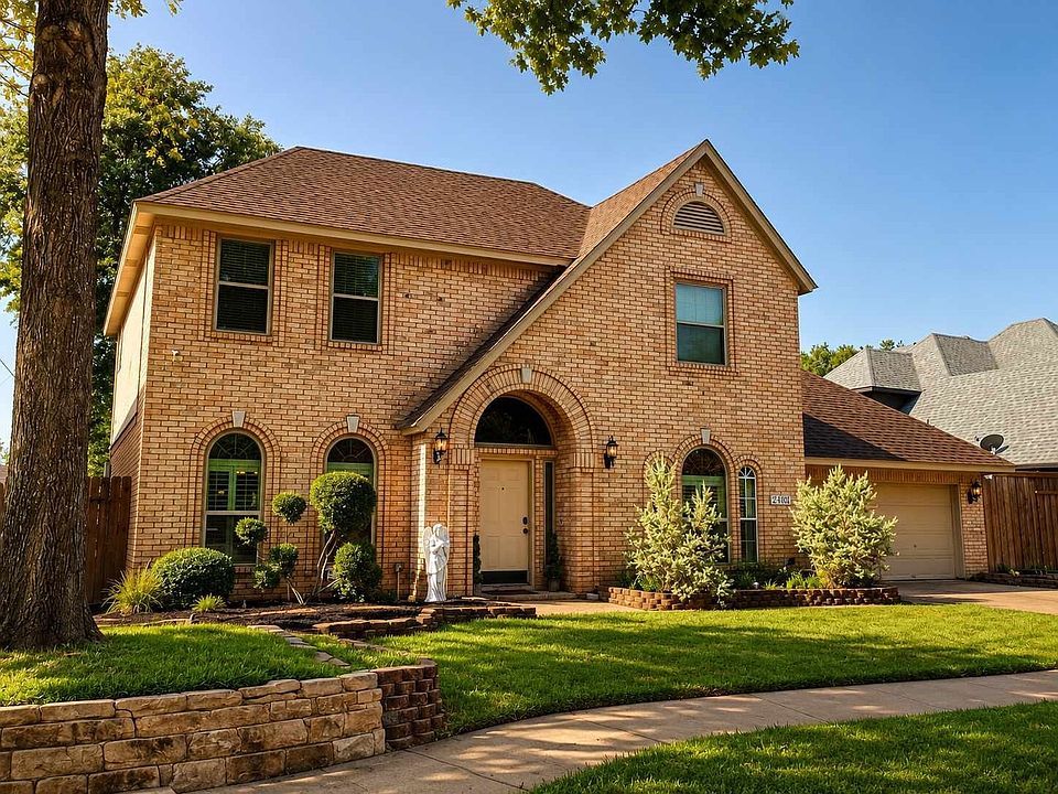 1st image of 2902 Redstone Dr