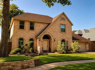 2902 Redstone Dr, Arlington, TX 76001