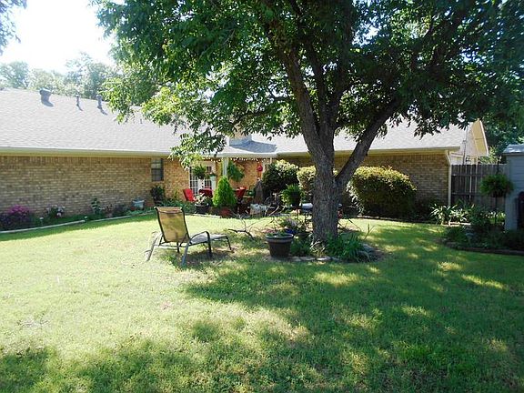 3rd image of 2602 Twin Oaks