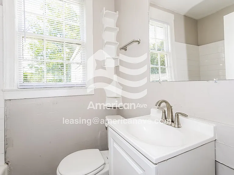 935721_013_wm_-_bathroom_12902452.jpg
