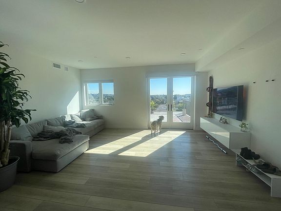 4th image of 11612 Culver Blvd