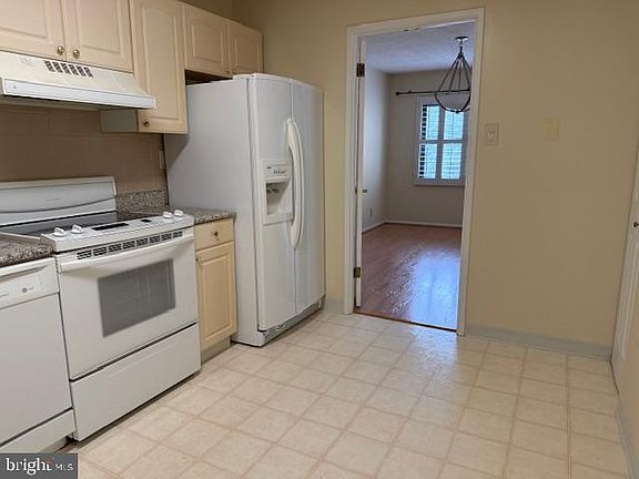 2nd image of 205 Yoakum Pkwy Unit 626