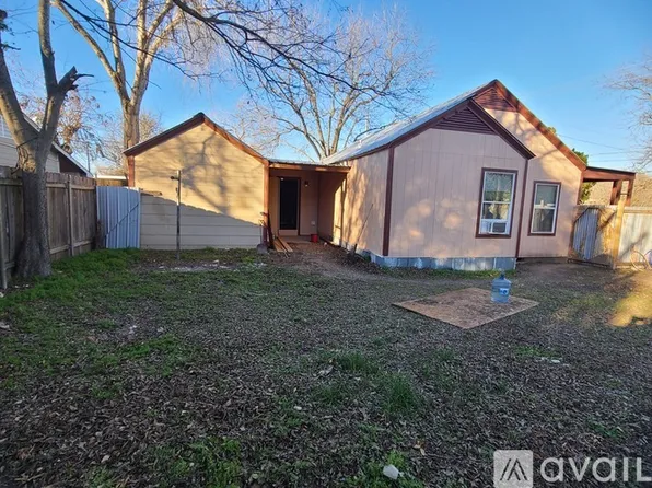 1011 Washburn St, Taylor, TX 76574