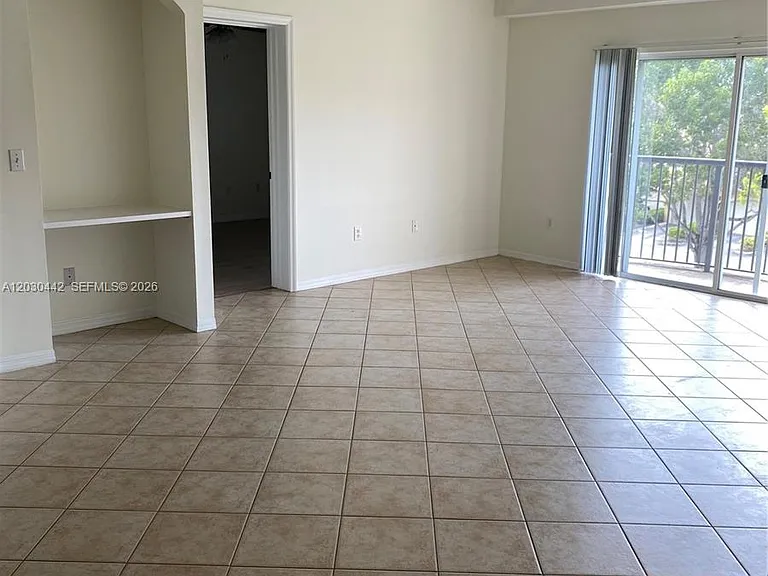 300 Crestwood Ct N #310 — Photo 5