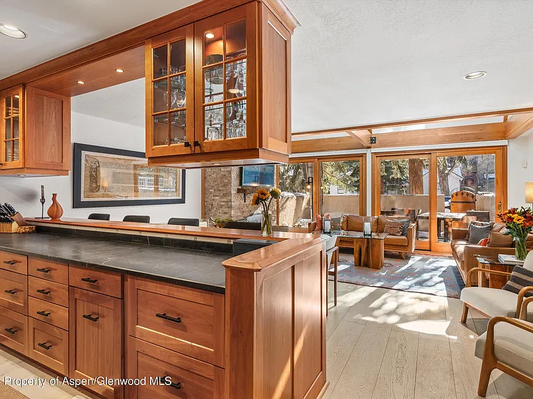 326 W Hopkins Ave — Photo 13