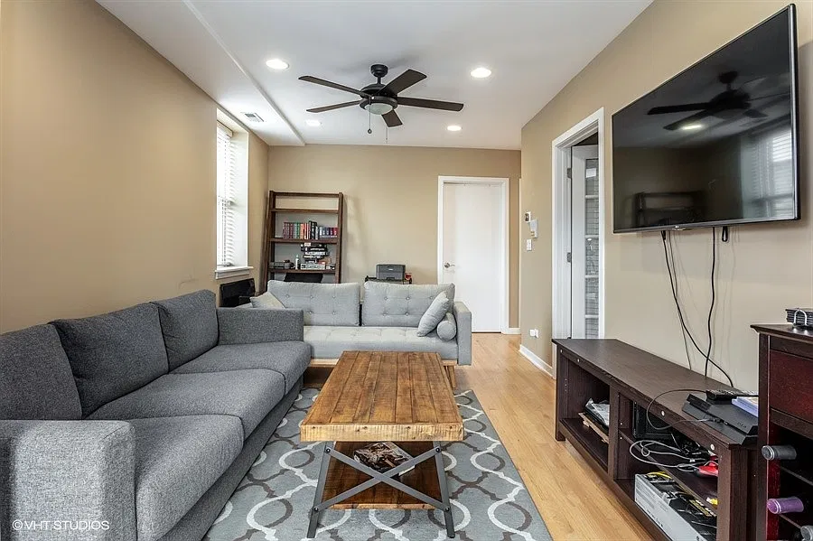 2 bed, 2.0 bath, 879 sqft, $3,000 — Photo 2